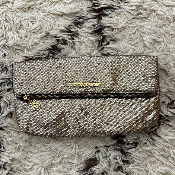 NWT Victoria’s Secret Gold Glitter Clutch - Picture 1 of 5